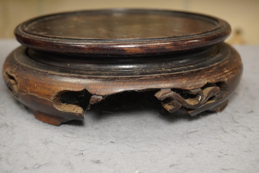 A Chinese cinnabar lacquer box and cover, 18th/19th century